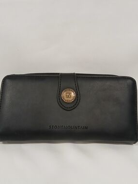 Stone Mountain Zip Around Bonded Leather Wallet Black Embossed 7.5" X 4" X 1.5"